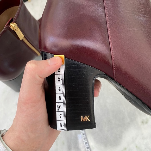 MICHAEL KORS BOOTIES - Picture 7 of 7